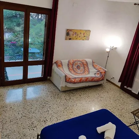 Apartment Il Giardino Su Lido Burrone *