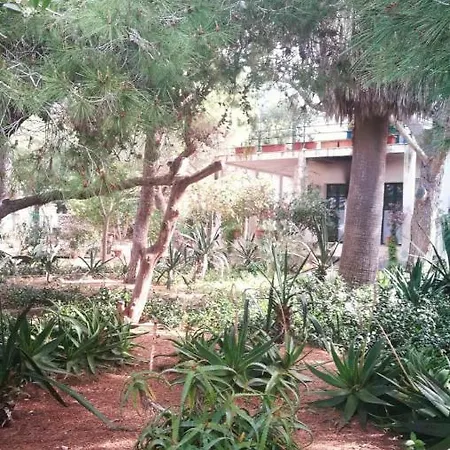 Apartment Il Giardino Su Lido Burrone
